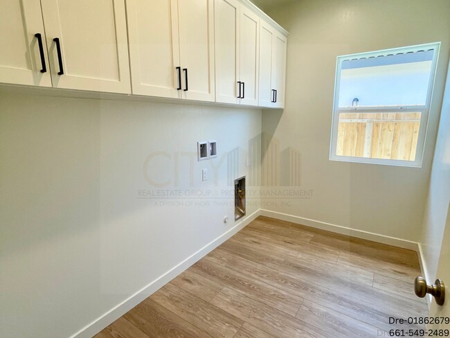 Building Photo - 8607 Avon St