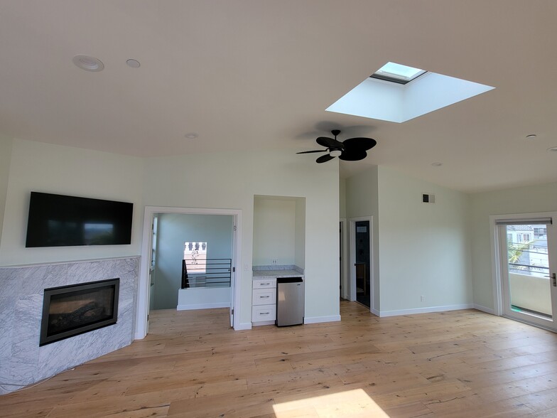 Building Photo - 410 Miramar Dr