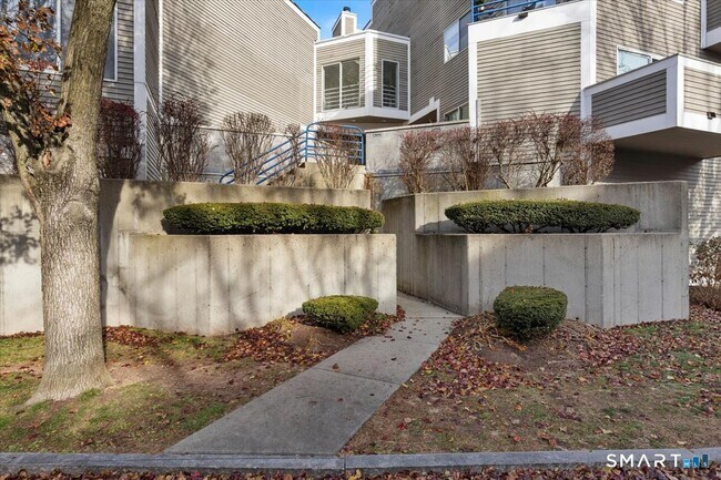 Building Photo - 13 Harbour Close