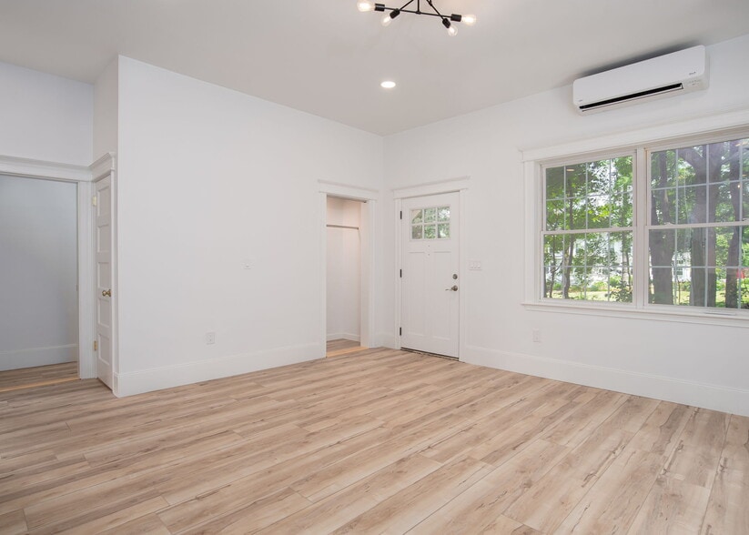 Building Photo - 732 Highland Ave