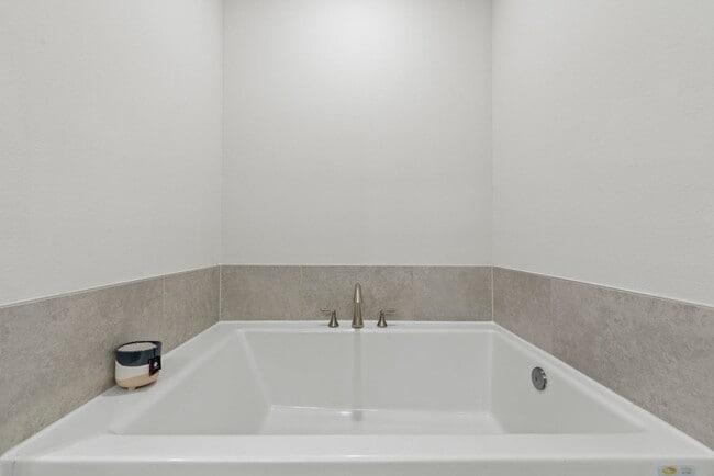 Building Photo - 13301 Lago Acero