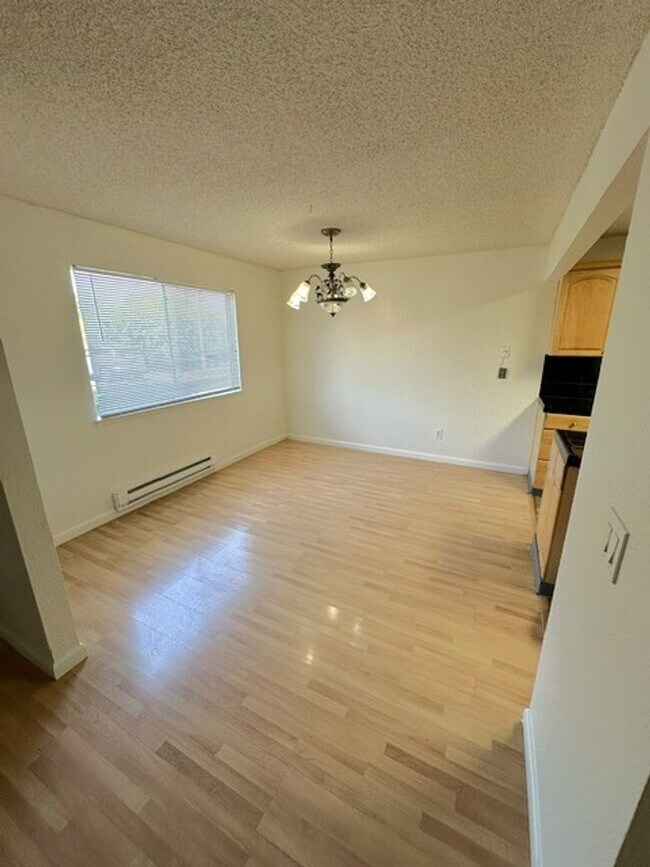 Building Photo - Beautiful 2-Bedroom Apartment in Desirable San Leandro Gated Community, close to BART