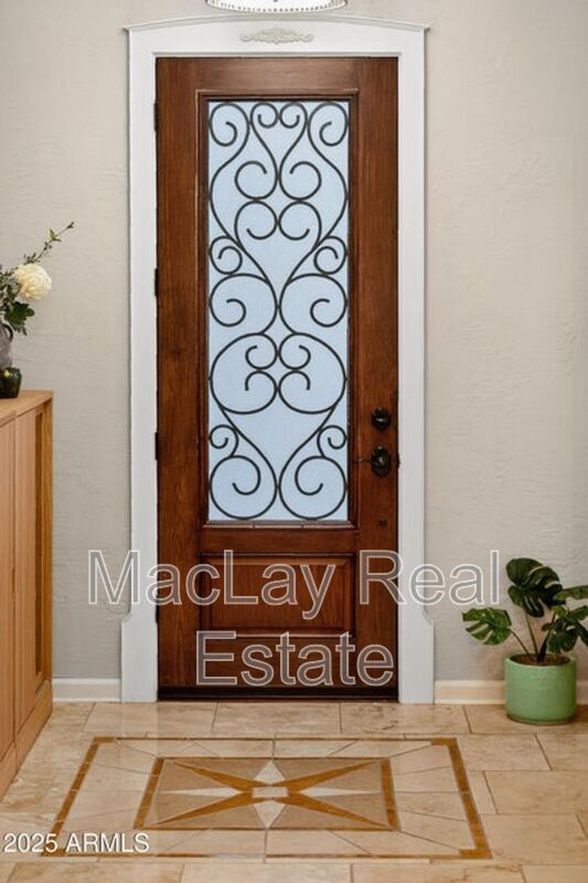 Building Photo - 527 E Tonto Dr