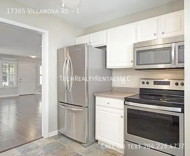 Building Photo - 17365 Villanova Rd