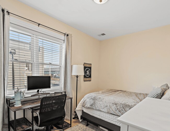 Second bedroom - 3329 N Sheffield Ave