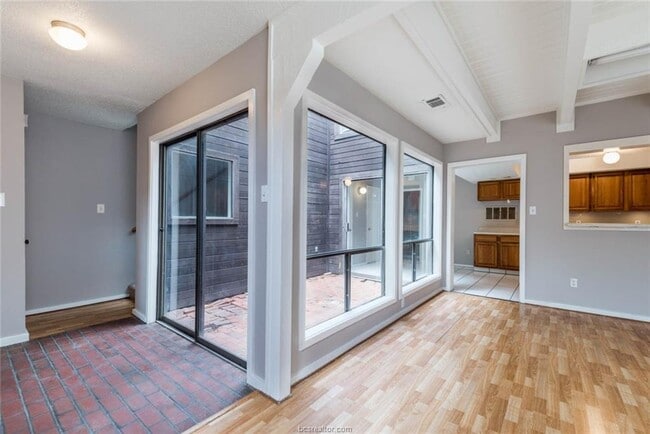 Building Photo - 1532 Wolf Run