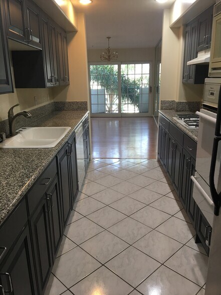 Building Photo - 1817 Selby Ave