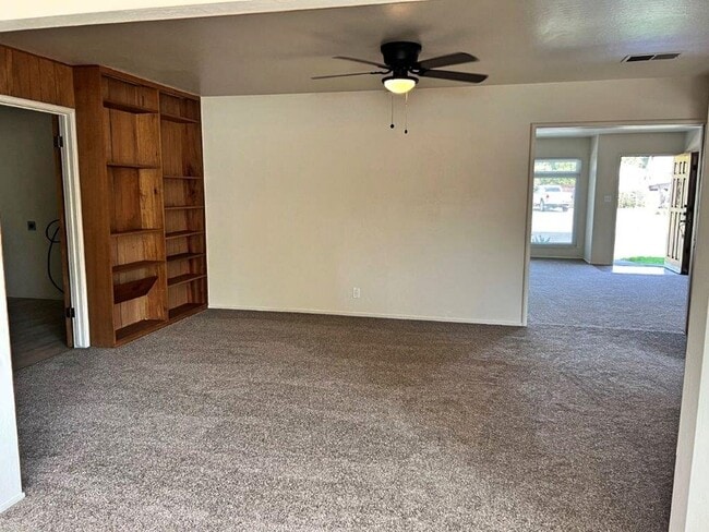 Building Photo - Renovated 3 Bedroom One Story *Vacaville *Pets Negotiable