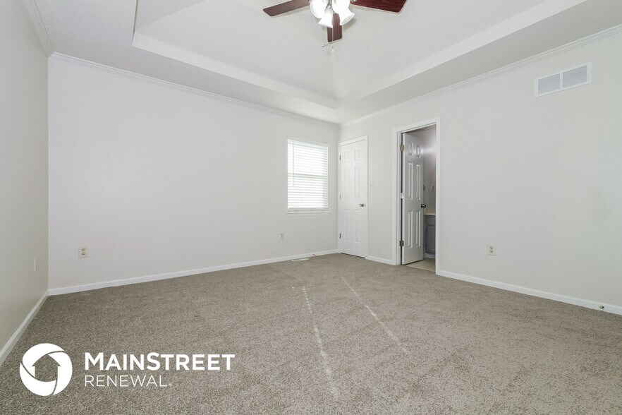 Building Photo - 421 SW Hamilton Ln