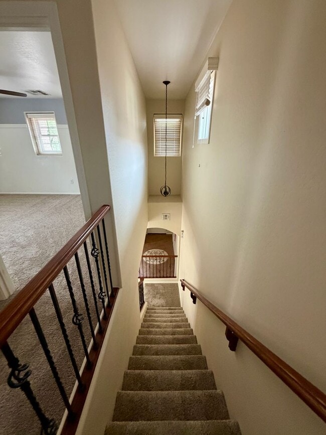 Building Photo - Beautiful 3 bedroom, 2.5 bath home located in the highly sought after community of Power Ranch