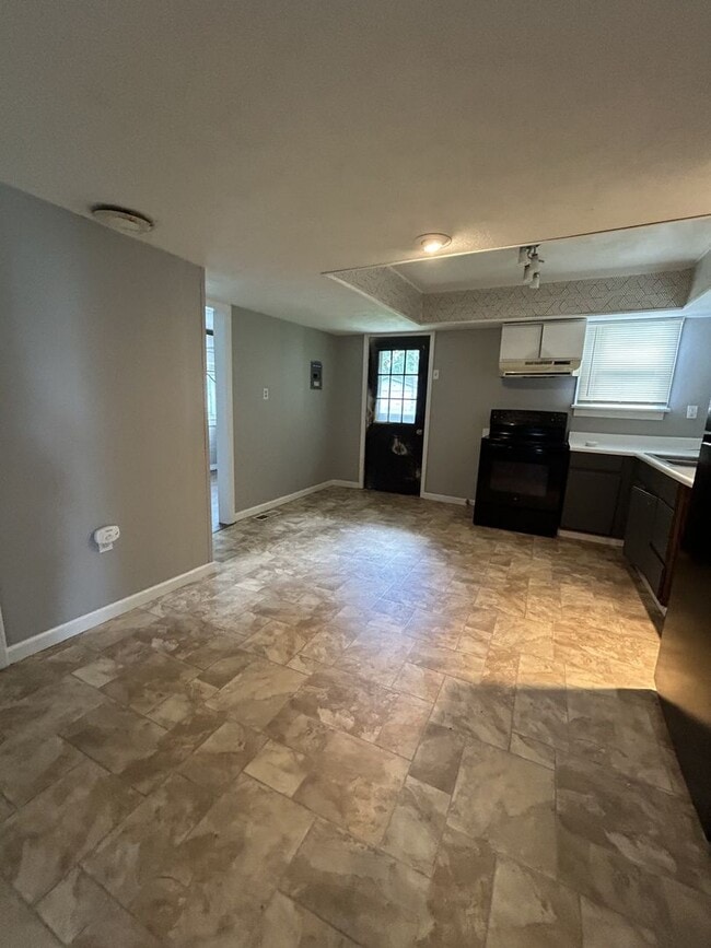 Building Photo - 2 bedroom 1 bath