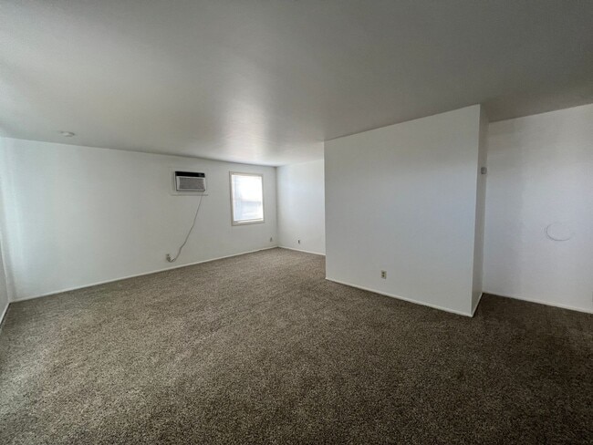 Building Photo - 228 W Northshore Dr