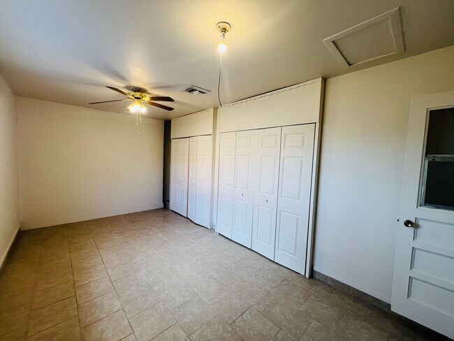 Building Photo - Adorable 3 bedroom, 1.75 bath home in East...