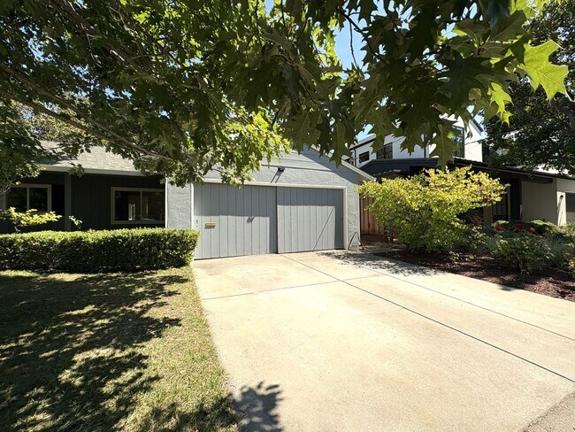 Building Photo - Charming 3BR/2BA Home in West Menlo Park