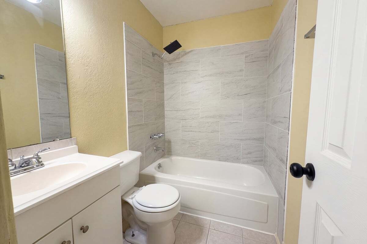 Building Photo - 908 Hackberry St