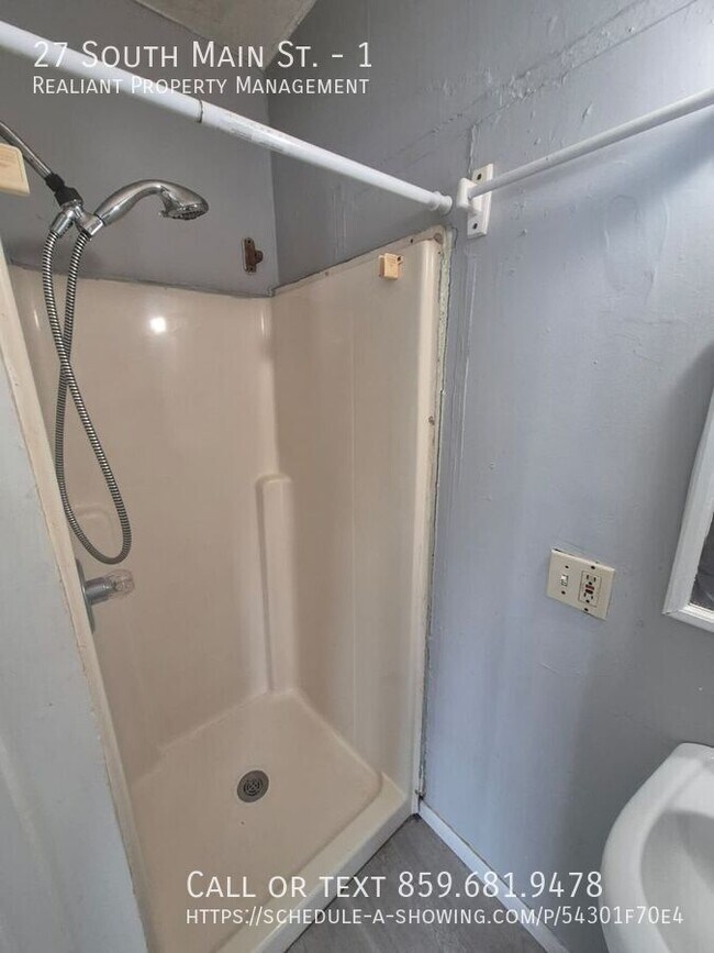 Building Photo - 27 S Main St