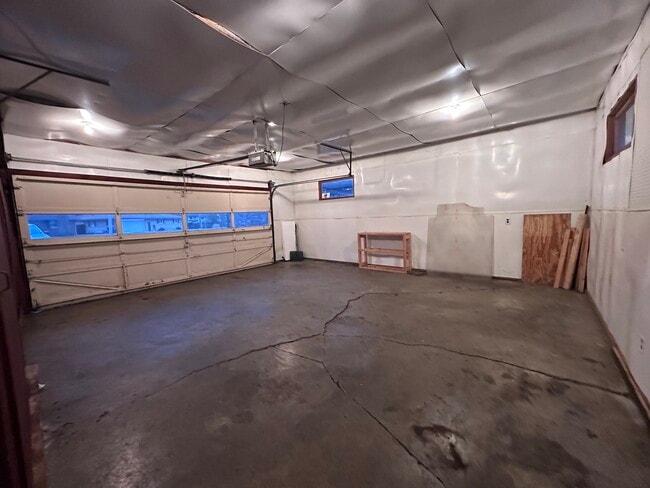 Building Photo - 206 Oak Hill Dr