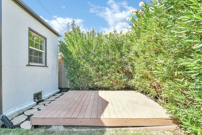 Building Photo - Charming Martinez 1bed / 1bath