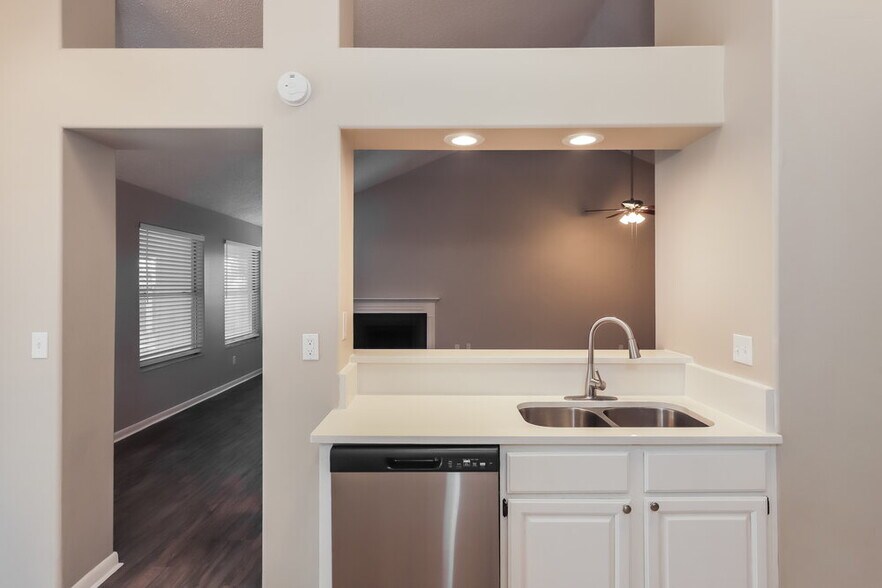 Building Photo - 10201 Evening Trail Dr