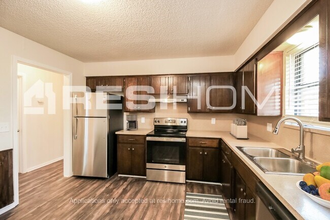Building Photo - 3709 SE 51st St