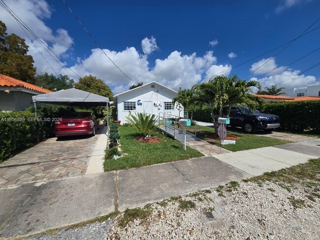 Building Photo - 3083 SW 17th St