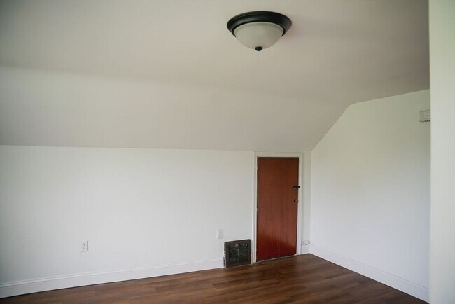 Building Photo - 914 Hellertown Rd