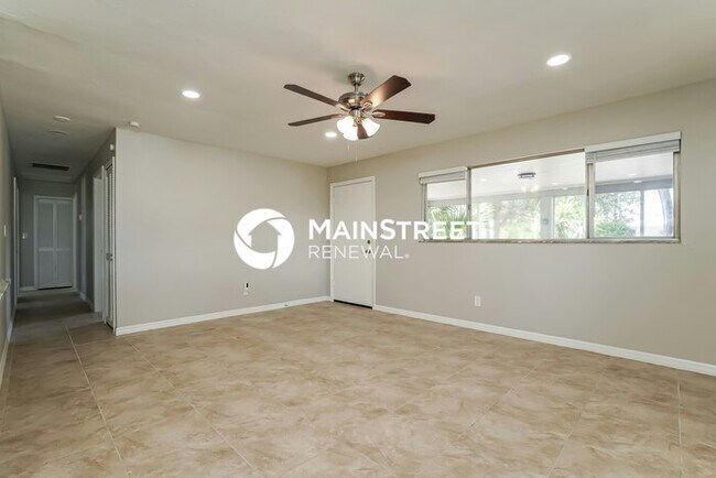 Building Photo - 4 Bedroom Pet-Friendly Home in FORT MYERS, FL with Main Street Renewal