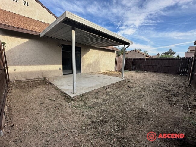 Building Photo - Charming Condo Located in HOA!