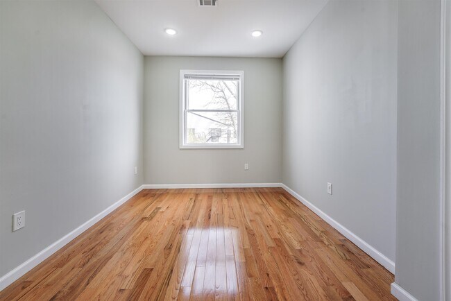 Building Photo - 222 69th St