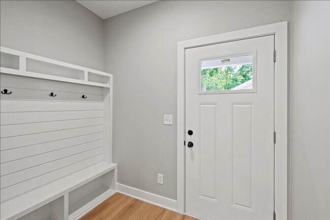 Building Photo - 617 W 39th St