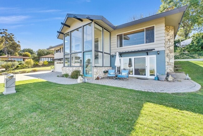 Building Photo - Living On Top Of The World