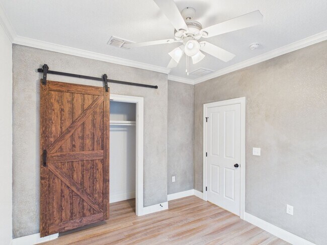 Building Photo - Modern Comfort: 3 Bed, 2 Bath with Garage & Large Pantry