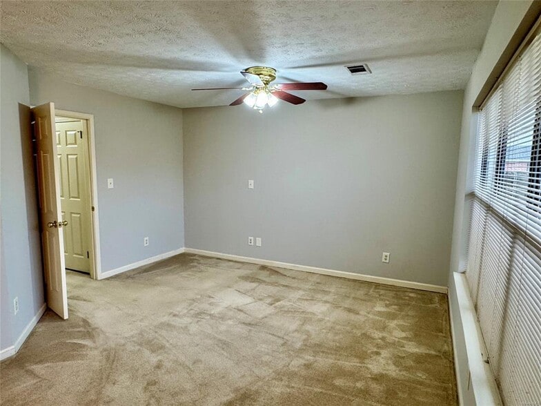 Building Photo - 6008 Woodrun Ct