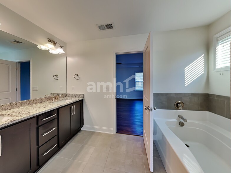 Building Photo - 564 Whitebark Ln