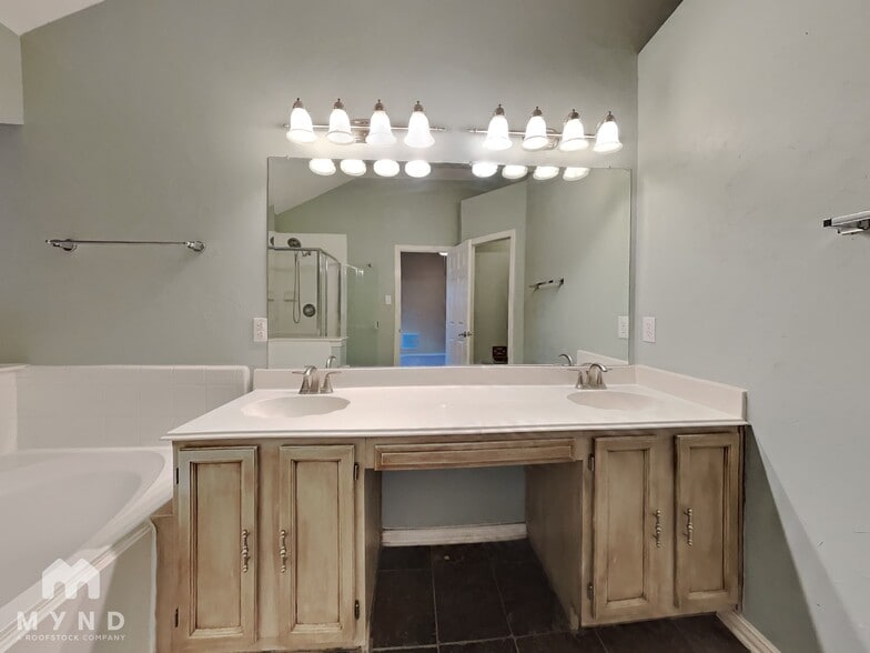 Building Photo - 10809 Copperwood Dr