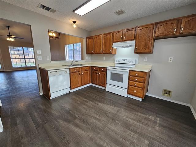 Building Photo - 824 Bailey Dr