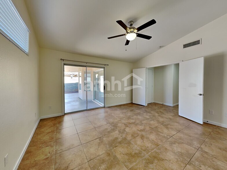 Building Photo - 8748 W Acapulco Ln