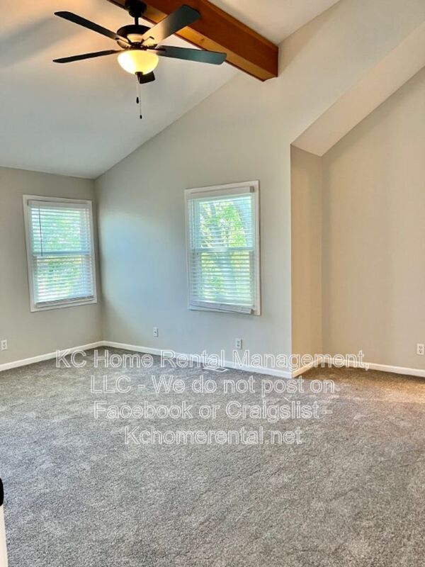 Building Photo - 1109 E Sleepy Hollow Dr