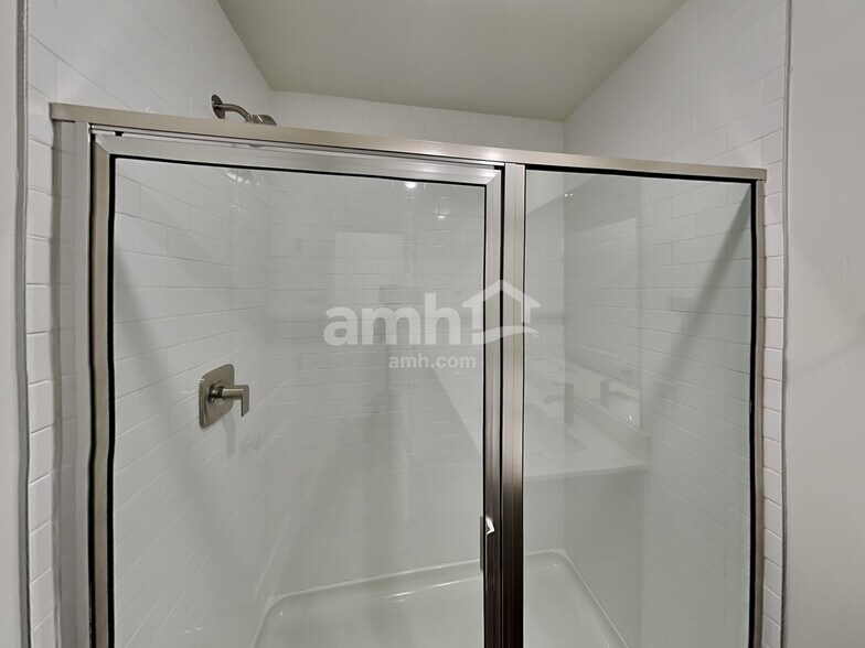 Building Photo - 11023 S Blue Bayou Dr