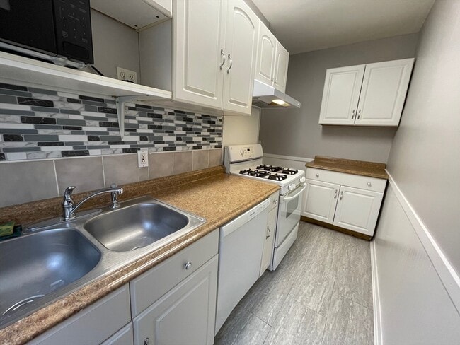 Building Photo - 46 Lane St