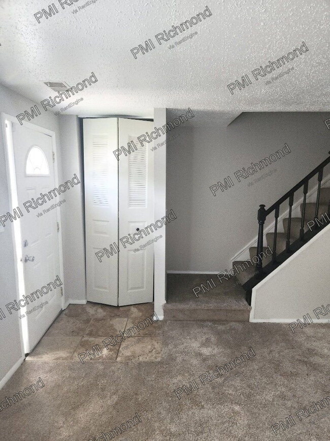 Building Photo - 9724 Springfield Woods Cir