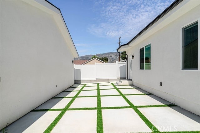 Building Photo - 10656 Nassau Ave