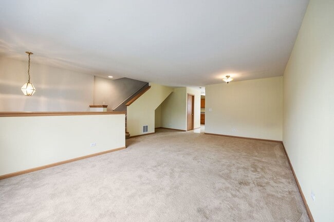 Building Photo - 923 Emerald Dr