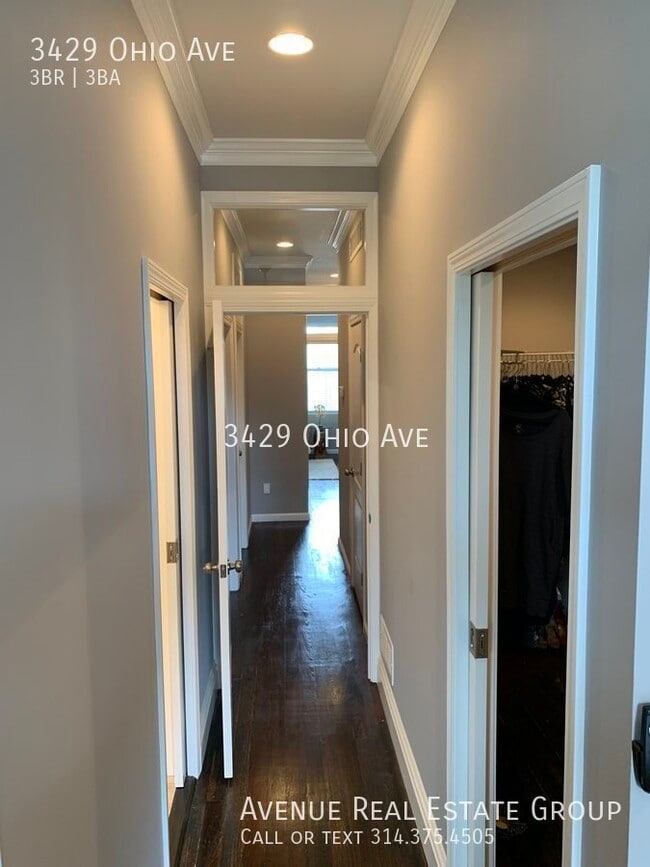 Building Photo - Beautifully Renovated Townhouse