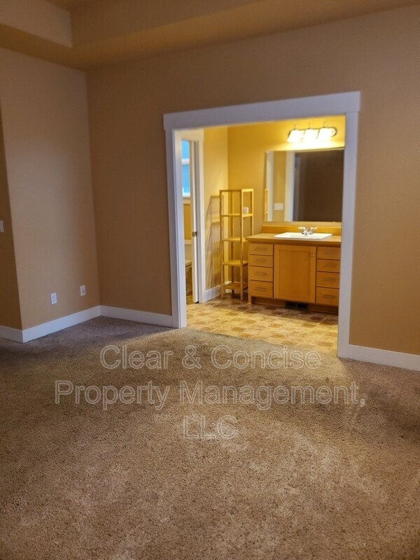 Building Photo - 920 Arcadia Dr