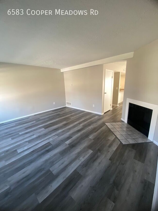 Building Photo - 2 Bed 2.5 Bath - Updated, Scenic, Convenient