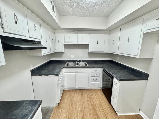 Building Photo - 5426 Gatehoyse Drive