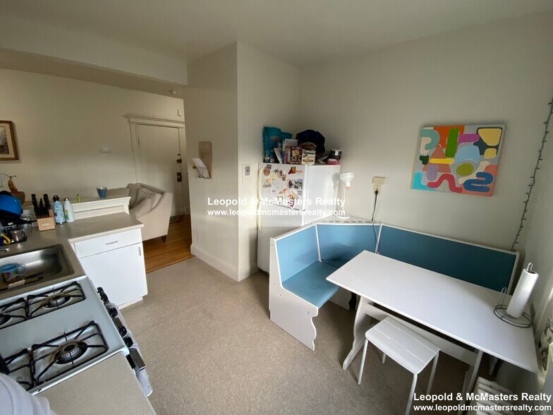 Building Photo - 1789 Beacon St