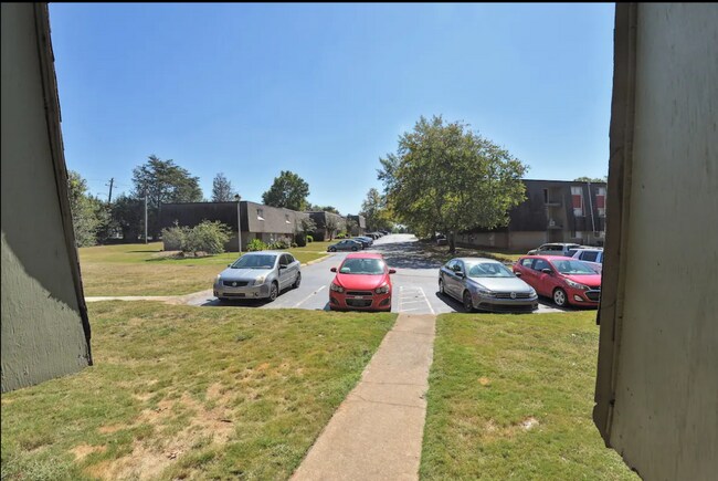Building Photo - 144 Scandia Cir