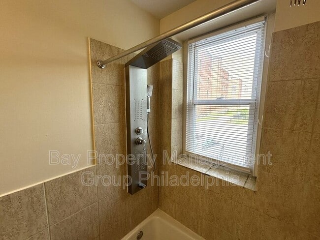 Building Photo - 437 W School House Ln